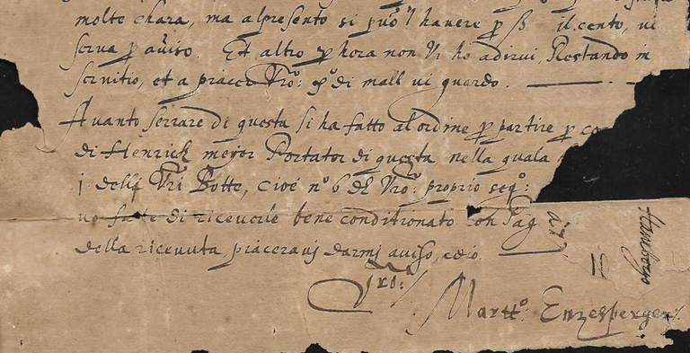 Dieser Brief ist stark gebräunt. Dies rührt von der Desinfektion gegen Seuchen her. Die Briefe wurden auf ein Rost in einem Kasten gelegt, darunter wurden Kräuter angezündet. Die Dämpfe sollten alle Krankheitskeime 'ausräuchern'. Pest und Cholera waren um 1600 in Europa sehr gefürchtet. In Hamburg wird im Staatskalender von 1598 die Pest erwähnt.